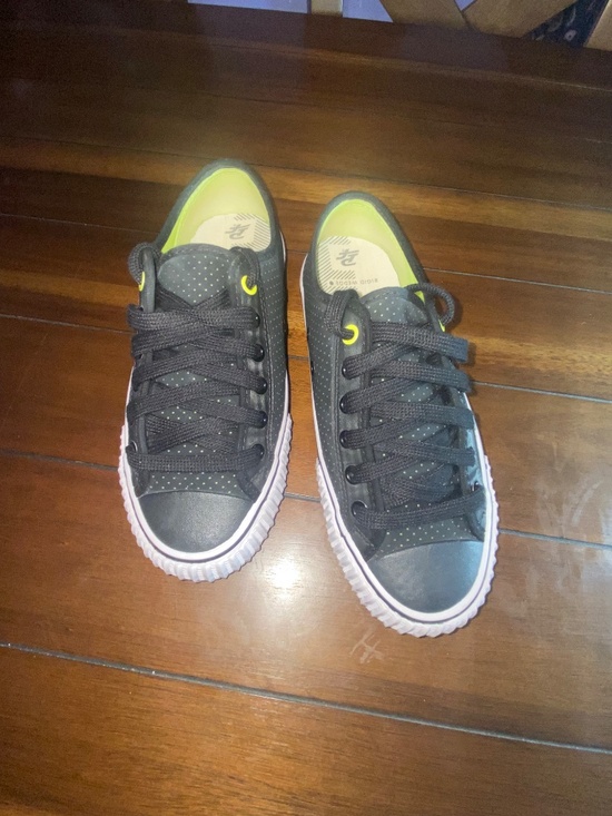 PF Flyers Women (8.5) Black Low Cut - Picture 3 of 3